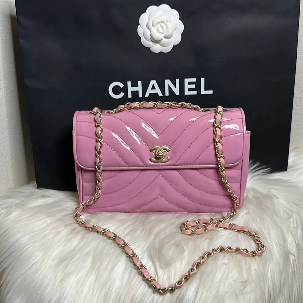 💯Authentic Chanel Vernis Shoulder Bag🍀 - Picture 17 of 17